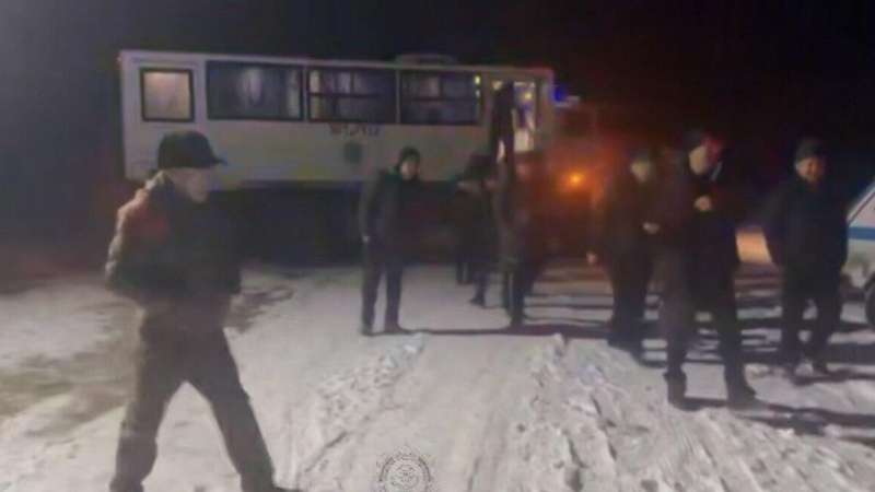 48 пассажиров автобуса "Шымкент-Москва" эвакуировали актюбинские спасатели